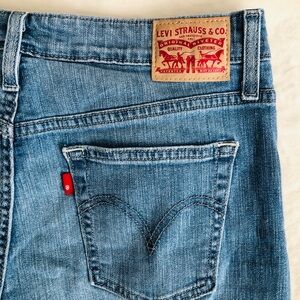 Blue Levis Womens 28 Boyfriend Skinny Straight-Leg Jeans with Classic Style